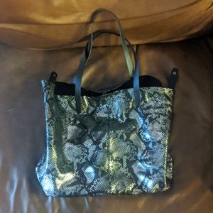 GUESS Tote Bag